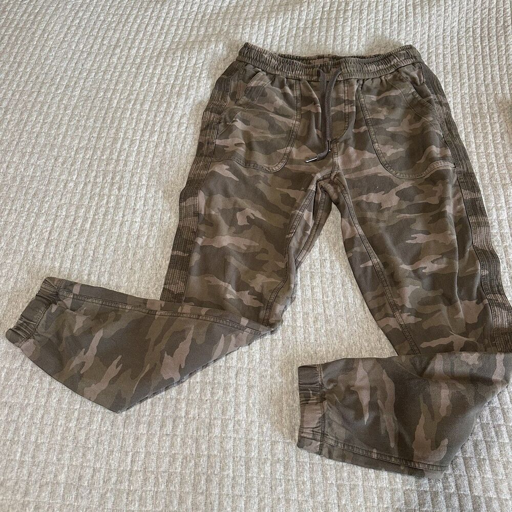 Athleta Green/Gray Camo Jogger Pants Size 6 Drawstring Waist Pockets Streetwear